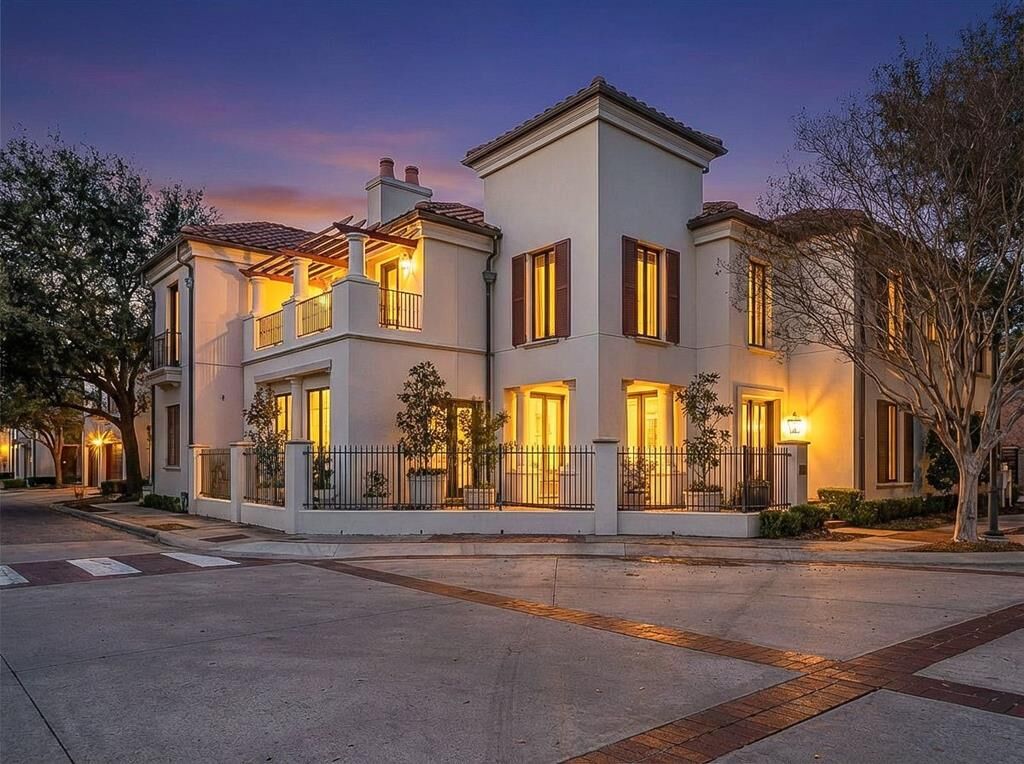 Property Photo:  1021 Picasso Drive  TX 76107 