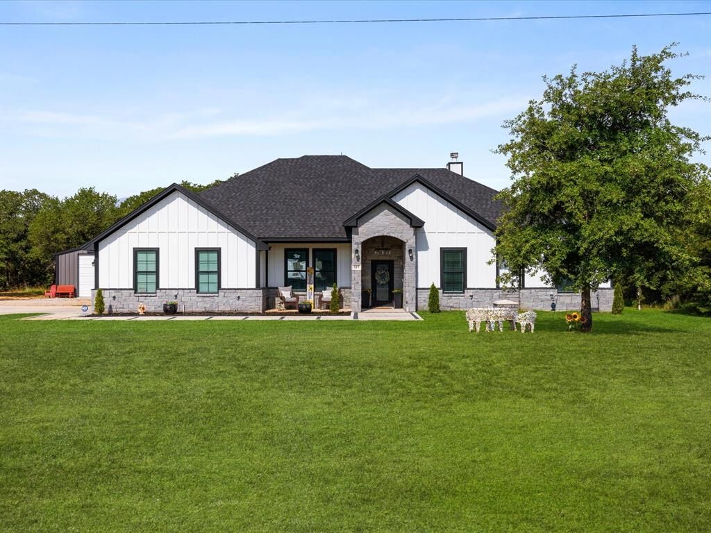 Property Photo: 117 Coyote Cave Lane TX 76225