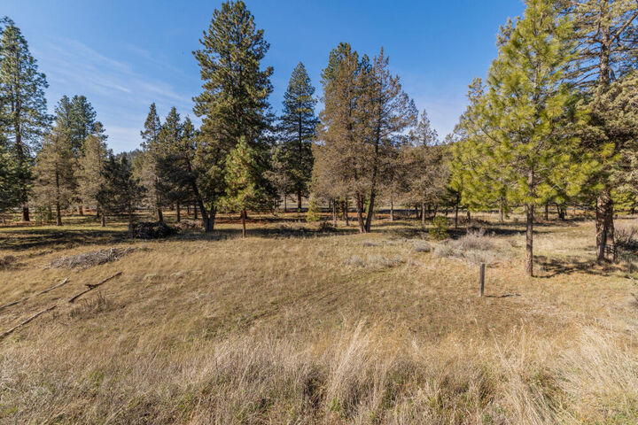 Property Photo:  1132 Paper Birch Way  OR 97601 