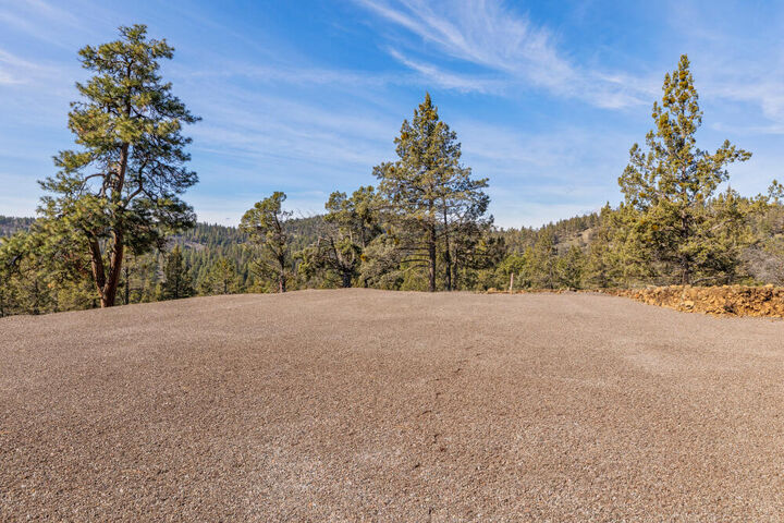 Property Photo:  1075 Water Birch Court  OR 97601 