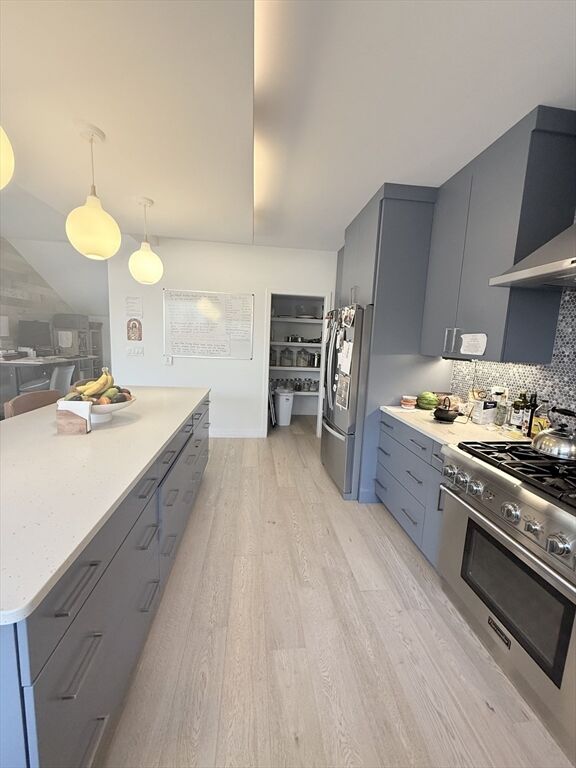 Property Photo:  6 Parkside  Dr 6  MA 02130 