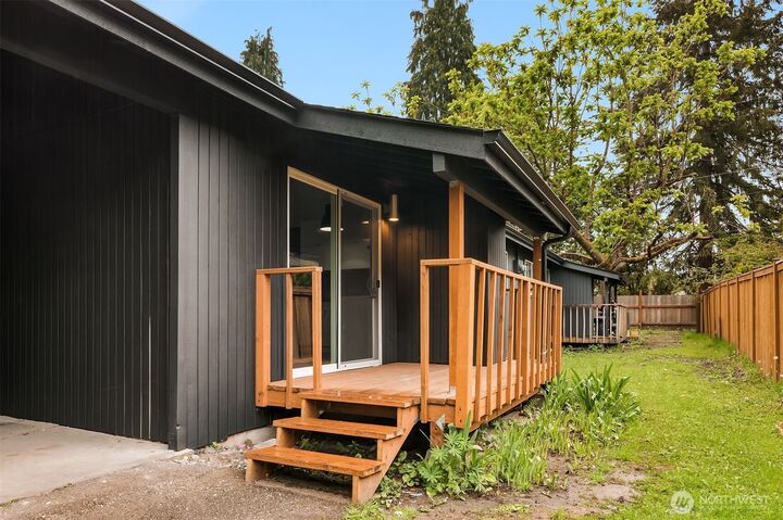 Property Photo:  340 SE Clark Street  WA 98027 