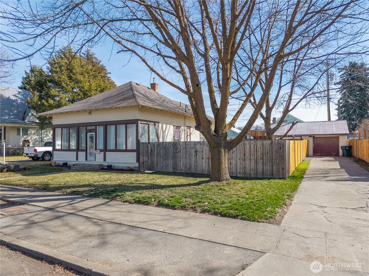 Property Photo:  105 W 5th Avenue  WA 99169 