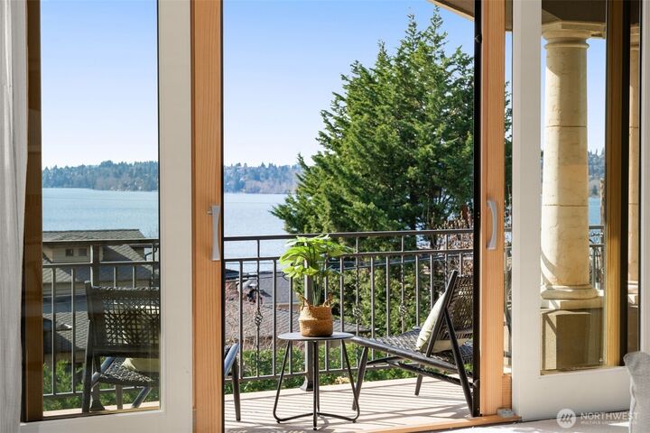 Property Photo:  410  8th Avenue W  WA 98033 