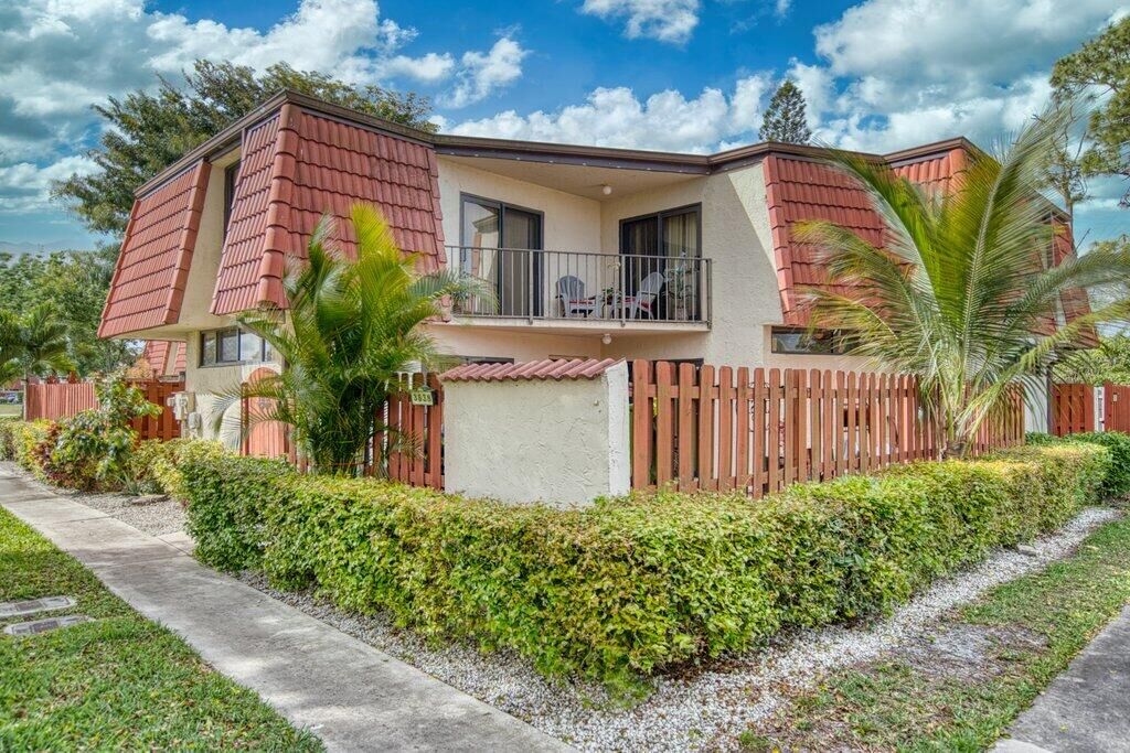 Property Photo:  3838 Victoria Drive  FL 33406 