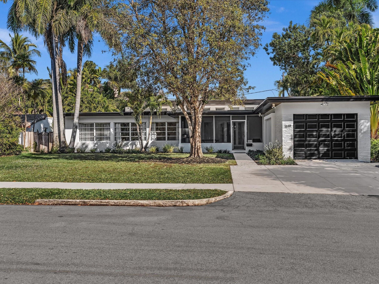 Property Photo:  1619 SE 4th Street  FL 33301 