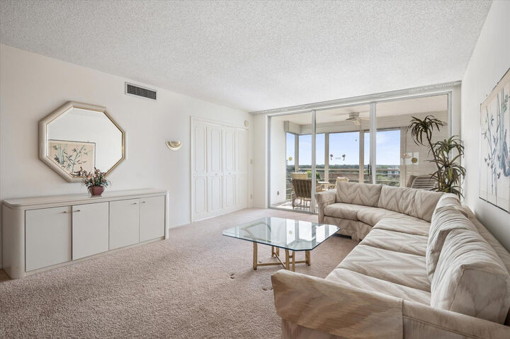 Property Photo: 575 Oaks Lane 908 FL 33069