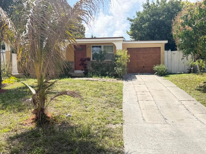 Property Photo:  520 Seagrape Road N  FL 33462 