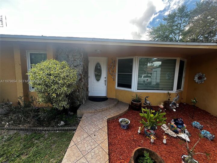 Property Photo: 3400 SW 137th Ave FL 33027