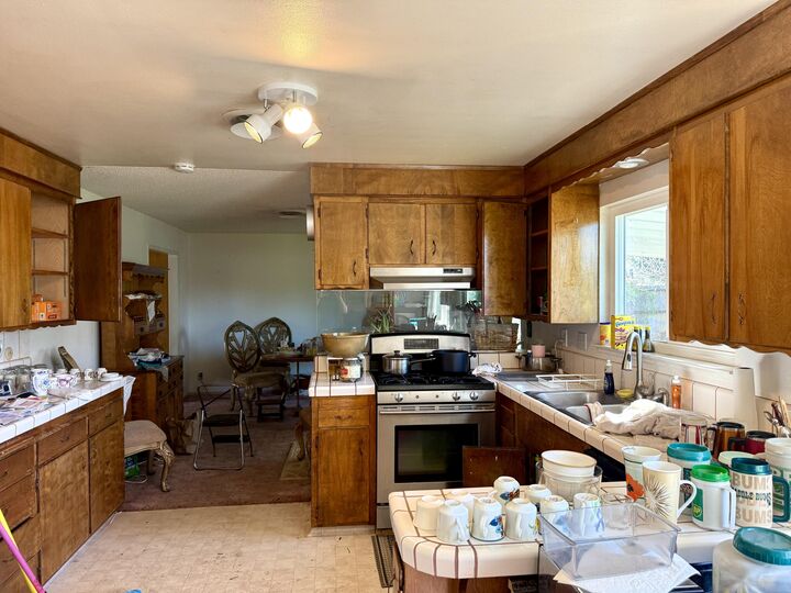 Property Photo:  737 Estate Street  CA 96002 