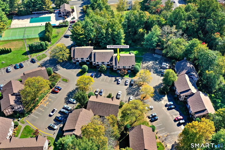 Property Photo:  110 Foxwood Close 110  CT 06461 