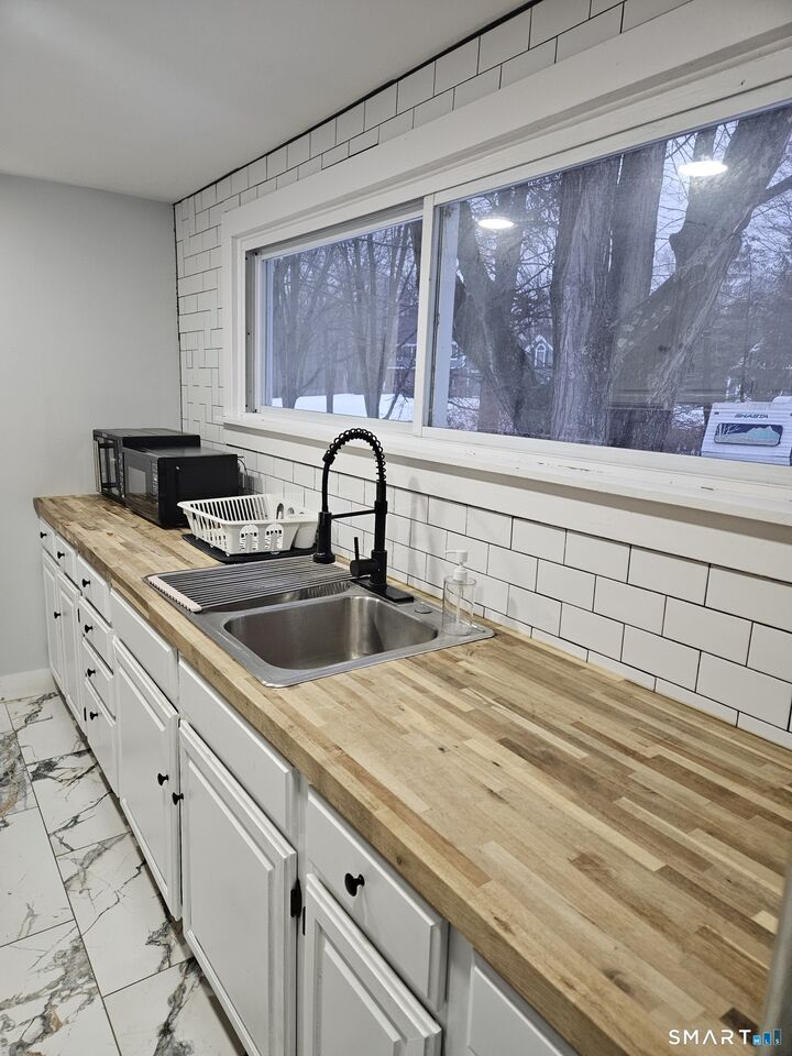 Property Photo: 901 Baldwin Road CT 06525