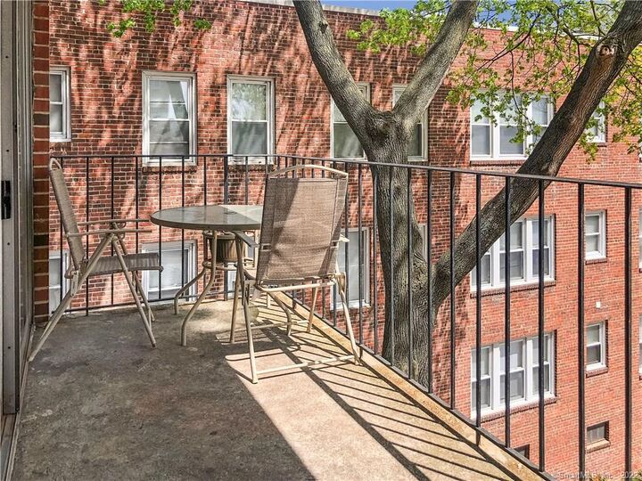 Property Photo:  87 Glenbrook Road Apt 3E  CT 06902 