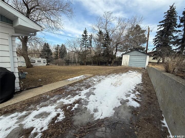 Property Photo:  3004 4th Street N  SK S0H 3R0 