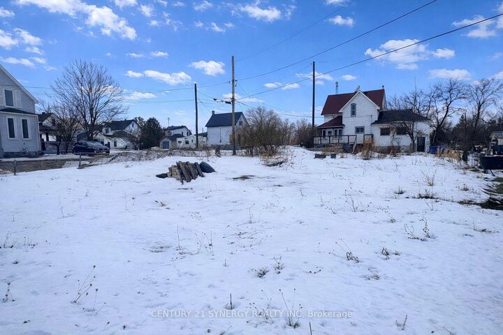 Property Photo:  24 King Street  ON K7A 3C9 