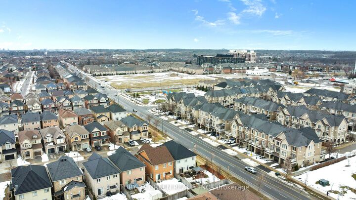 Photo de la propriété: 2561 Grand Oak Trail ON L6M 0R4