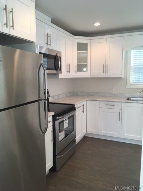 Property Photo: 518 Steeves Rd BC V9R 0H8
