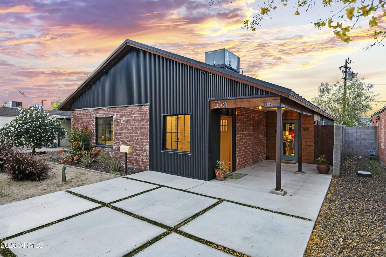 Property Photo:  358 E Whitton Avenue  AZ 85012 