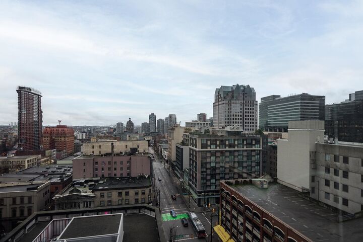 Property Photo: 438 Seymour Street 1407 BC V6B 6H4