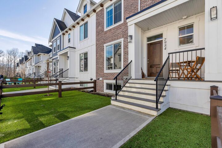 Photo de la propriété:  7954 Elderberry Road  BC V2R 6G7 