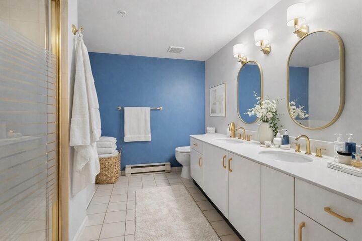 Property Photo: 5550 14B Avenue 203 BC V4M 2G6