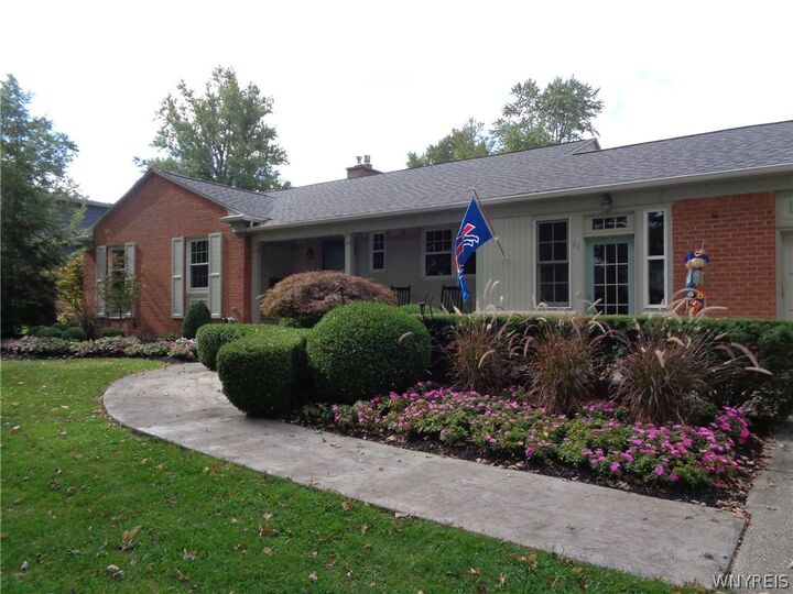 Property Photo: 44 Parkwood Drive NY 14226