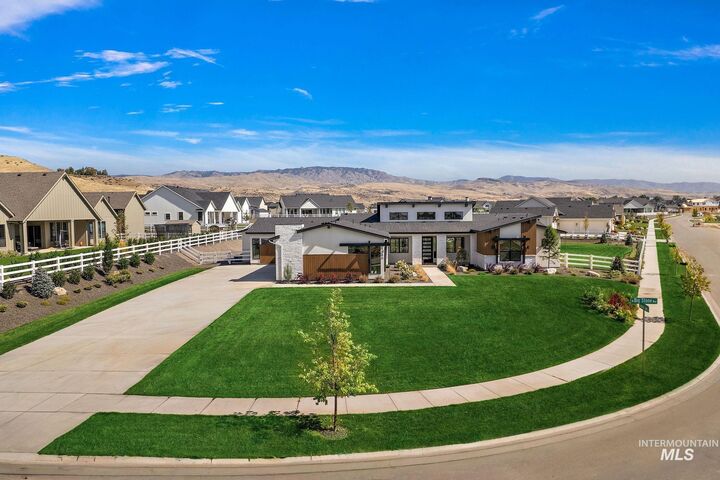 Property Photo:  7786 W Diamond Lake Dr  ID 83714 