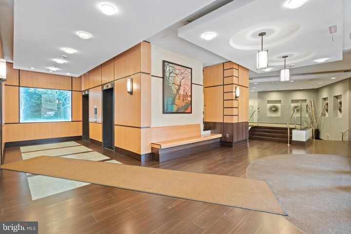 Property Photo:  307 Yoakum Parkway 703  VA 22304 