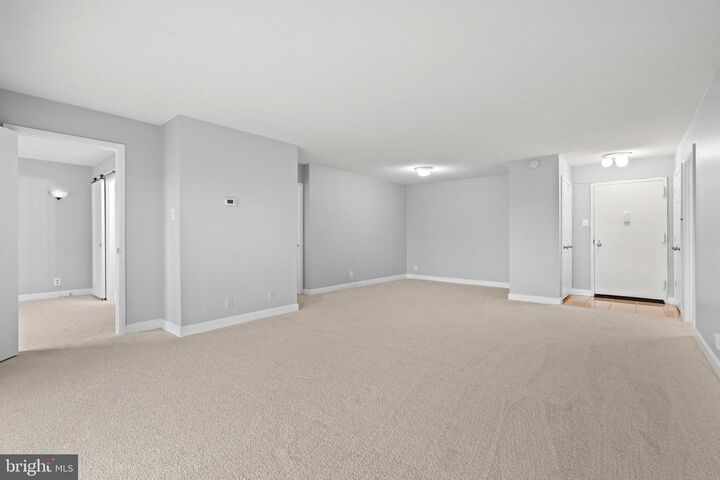 Property Photo:  307 Yoakum Parkway 703  VA 22304 