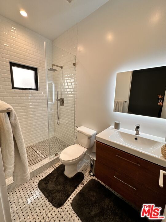 Property Photo:  337 N Spaulding Ave  CA 90036 