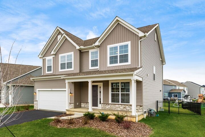 Property Photo:  33 Erin Hills Road  OH 43116 