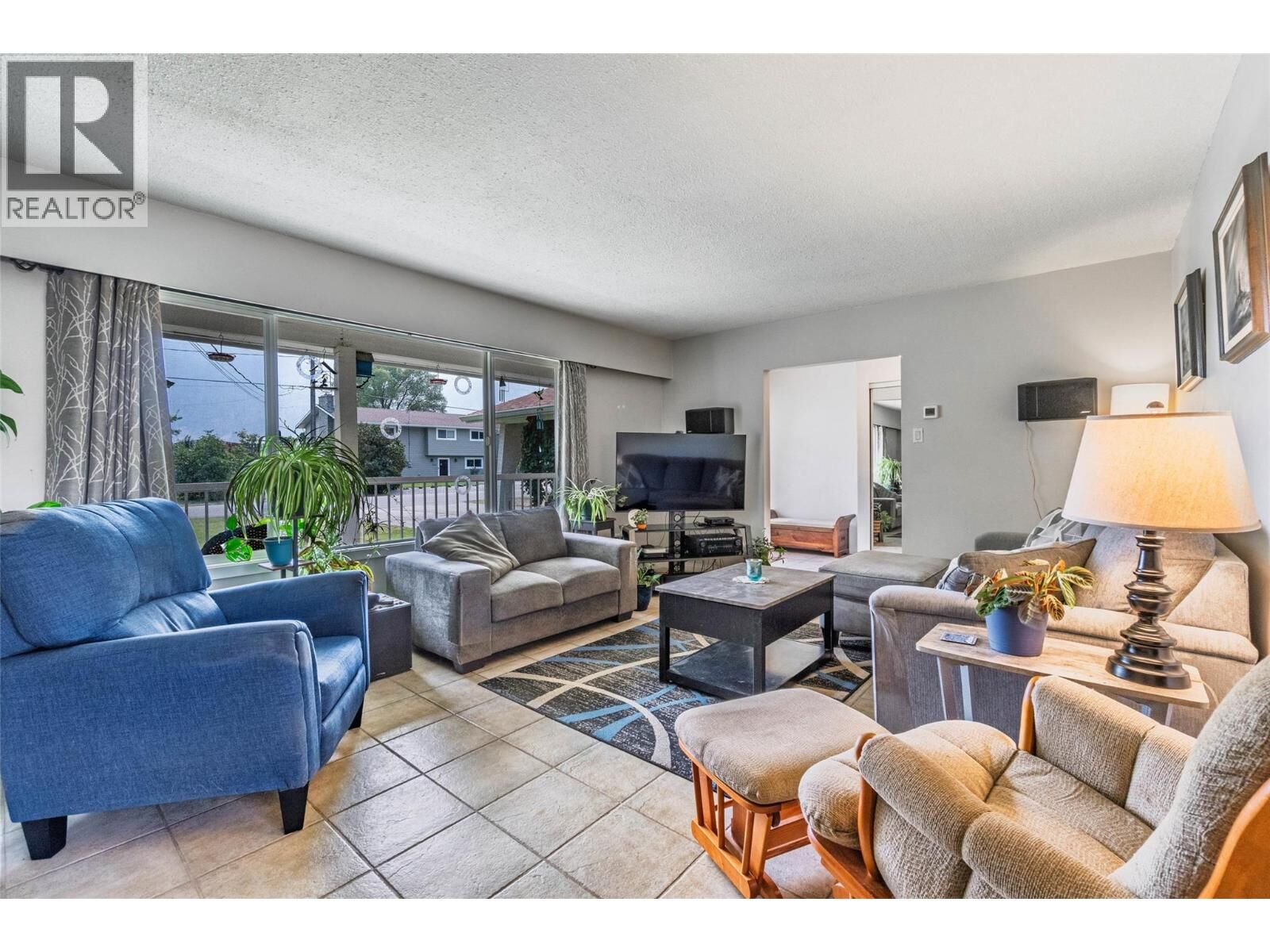 Property Photo: 520 3rd Avenue BC V0X 1N2