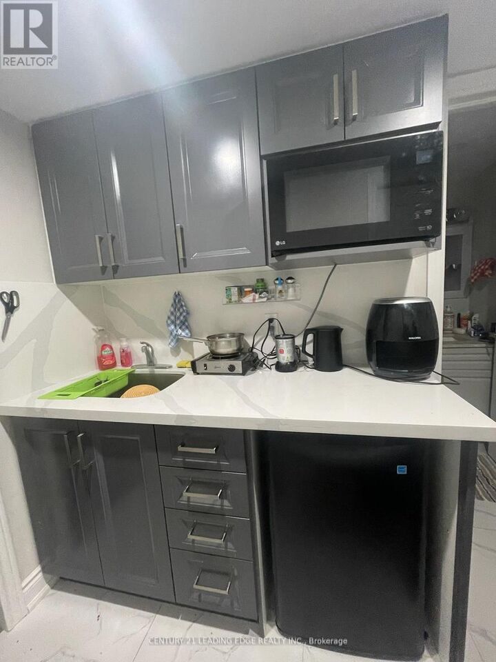 Property Photo:  314 Grove Street East Side  ON L4M 5J3 