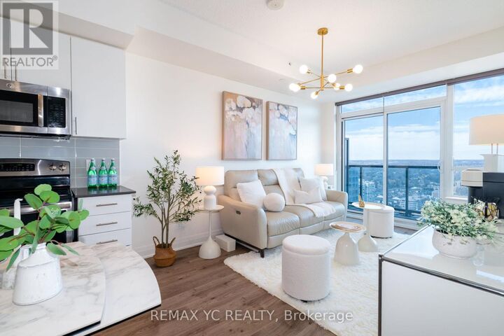 Property Photo: 7165 Yonge Street Ph201 ON L3T 0C9