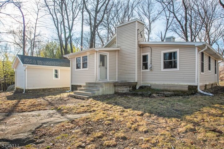 Property Photo:  18 Oak Ln M  NJ 07045 