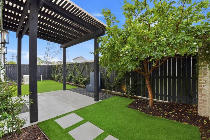 Property Photo:  10933 Upland Park  TX 77043 