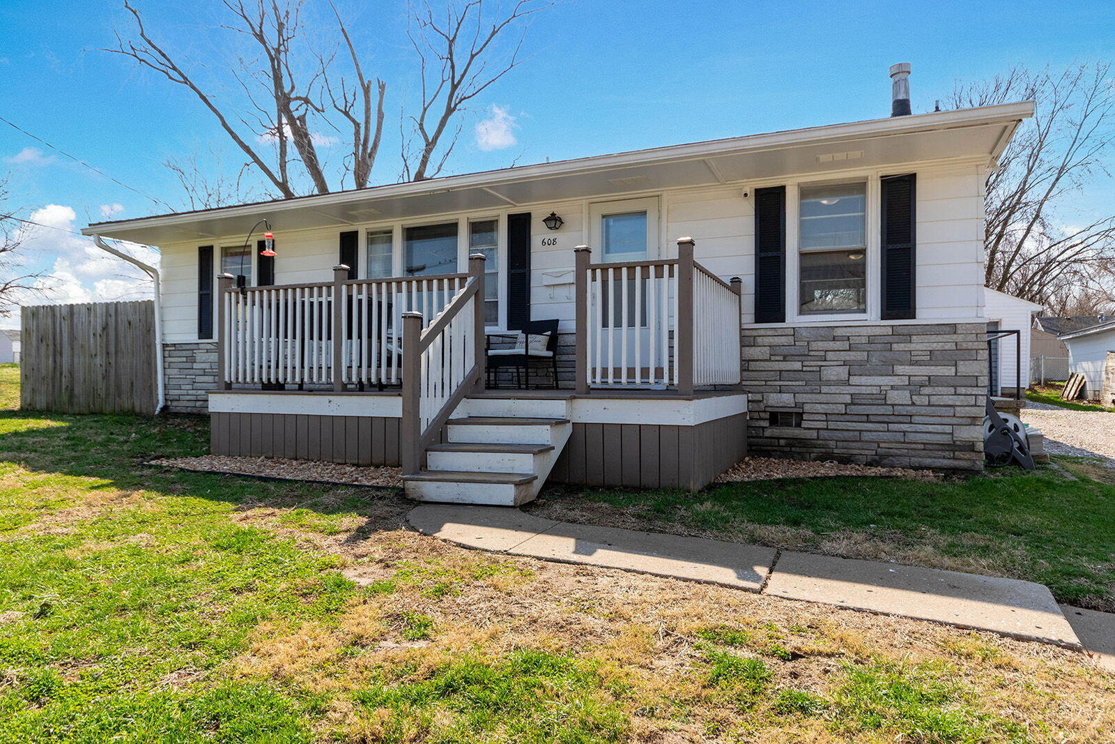 Property Photo: 608 W Pearson Street MO 65265