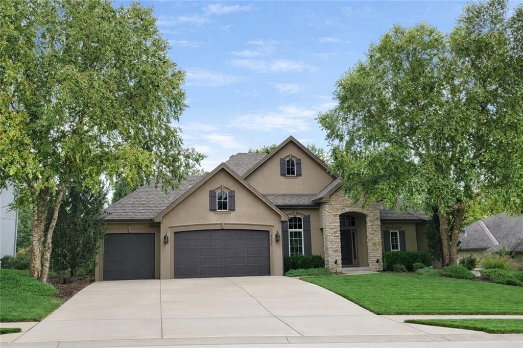 Property Photo: 7803 N Hull Avenue MO 64151