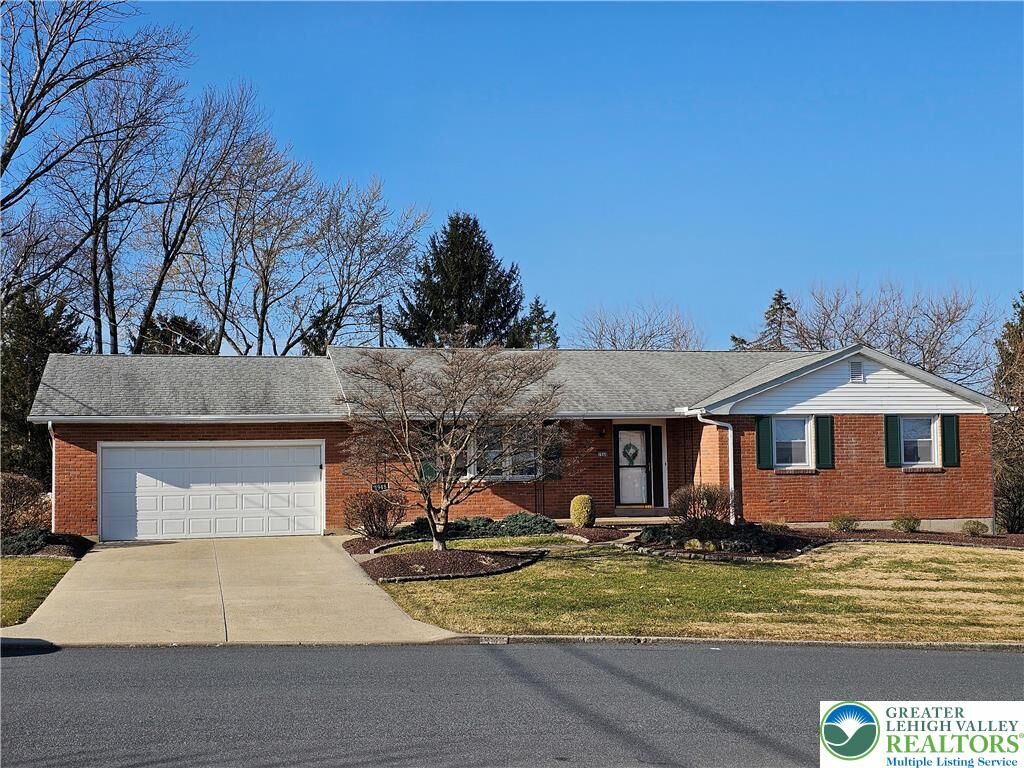 Property Photo:  1948 Belleview Drive  PA 18052 