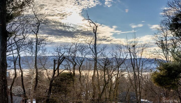 Property Photo:  30 Southlawn Avenue  NY 10522 