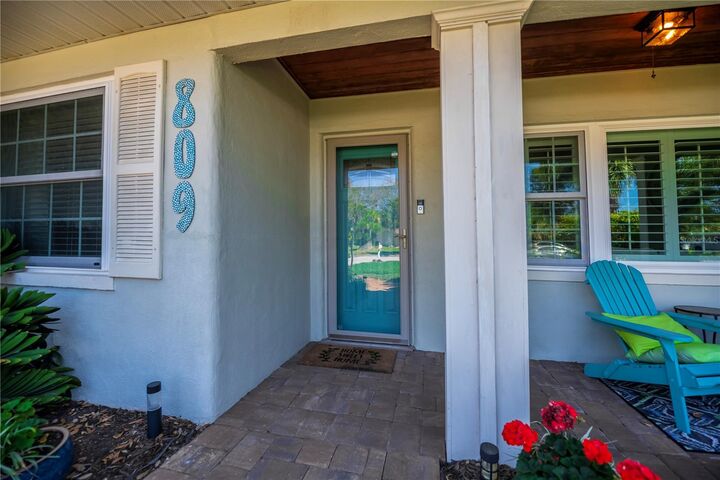 Property Photo: 809 Nokomis Avenue S FL 34285