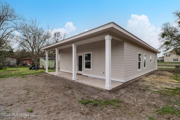 Property Photo:  2324 34th Avenue  MS 39501 