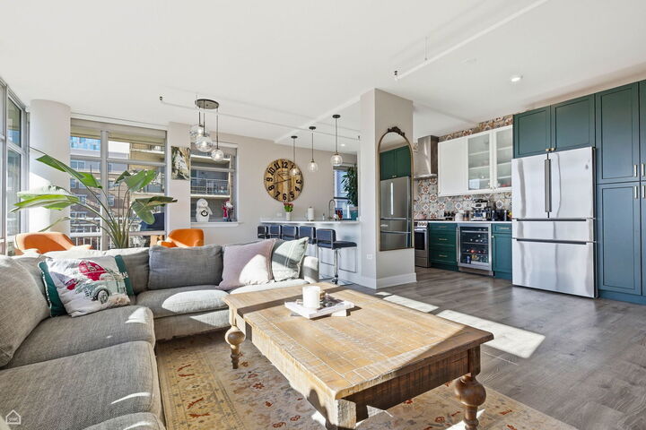 Property Photo:  511 W Division Street 512  IL 60610 