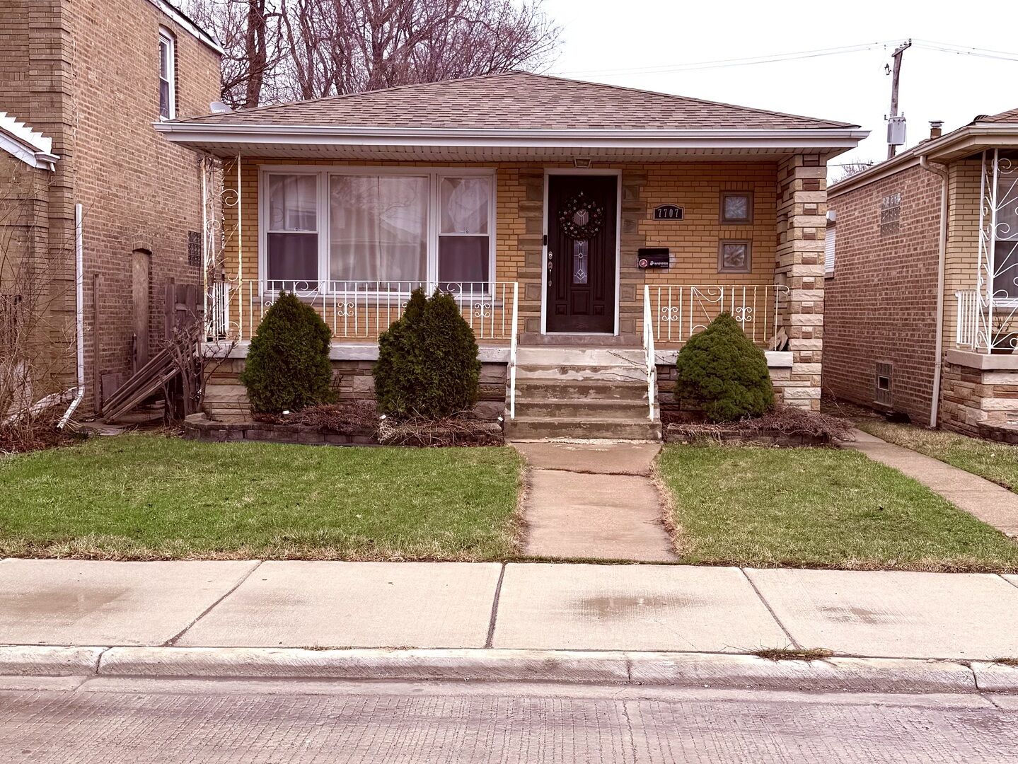 Property Photo:  7707 S Damen Avenue  IL 60620 