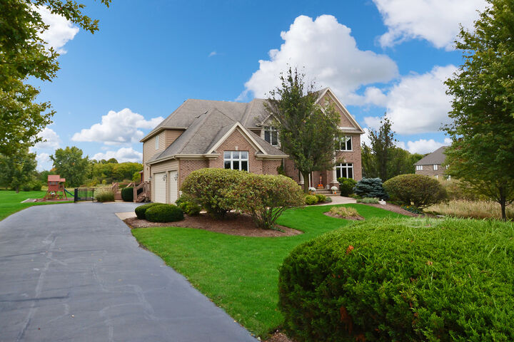 Property Photo:  10N749 Highland Trail  IL 60140 