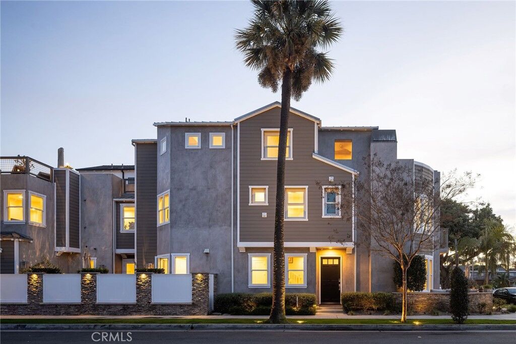 Property Photo: 428 7th CA 92648