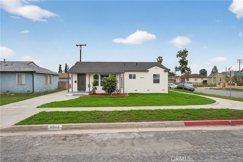 Property Photo:  9602 Florpark  CA 90660 