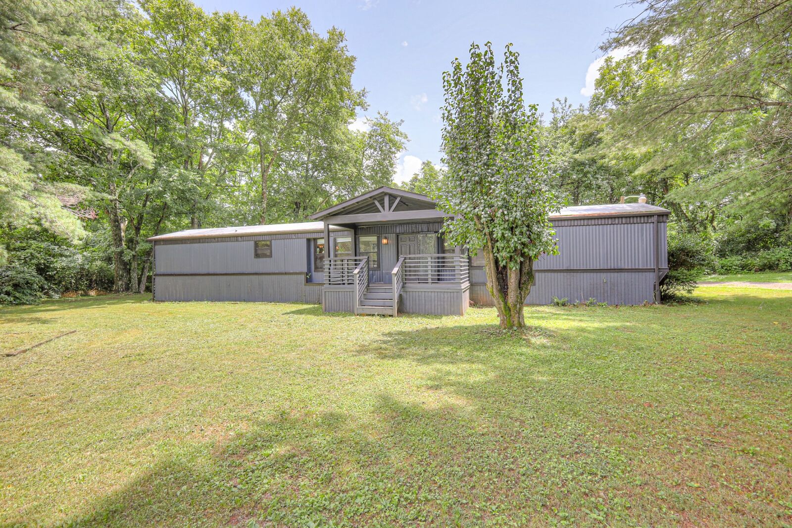Property Photo:  915 Hearthstone Ct  TN 37167 