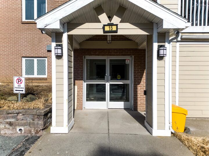 405 15 Langbrae Drive — photo 1