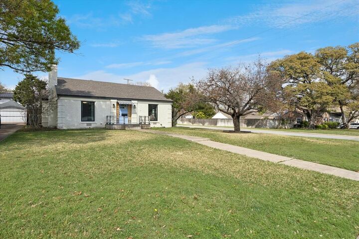 Property Photo:  3600 Westcliff Road S  TX 76109 